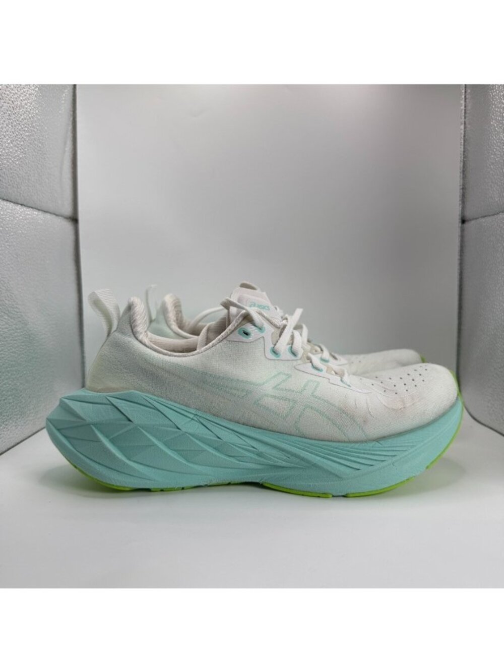 Asics Novablast 4 Shoes Women Size 7.5 White/Illuminate Mint Running Cushioned